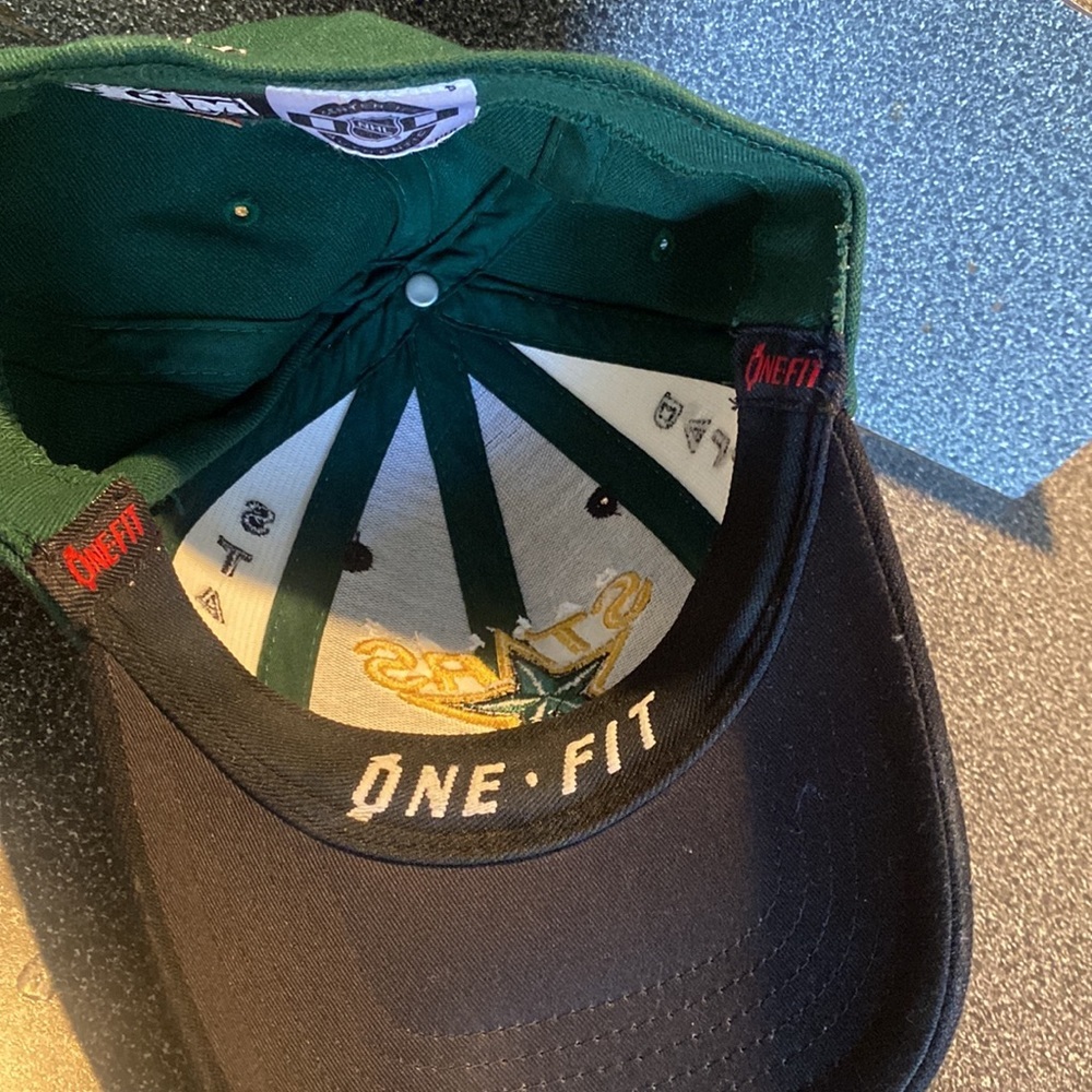 Dallas Stars hat - Picture 5 of 7